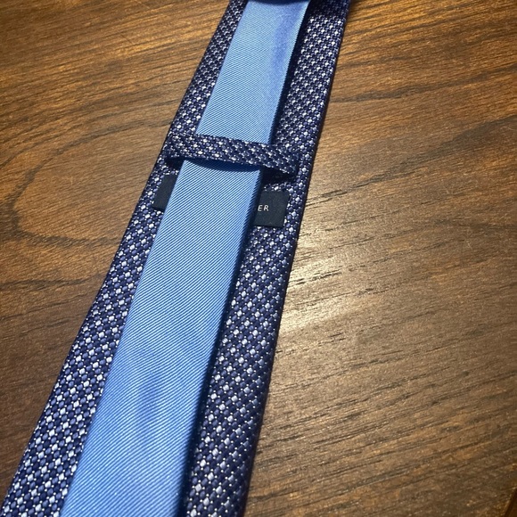 Tommy Hilfiger tie. 100% silk. Navy and light blue. - Picture 4 of 4